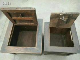 10_拆迁偶得清代榆木老钱柜一对，全品保存完好，皮克老辣，包浆浓厚，正常使用，漂亮精致，大尺寸56×56×55    小尺寸48×48×54    收藏使用价值非常好，全部保真包老，品相如图！
