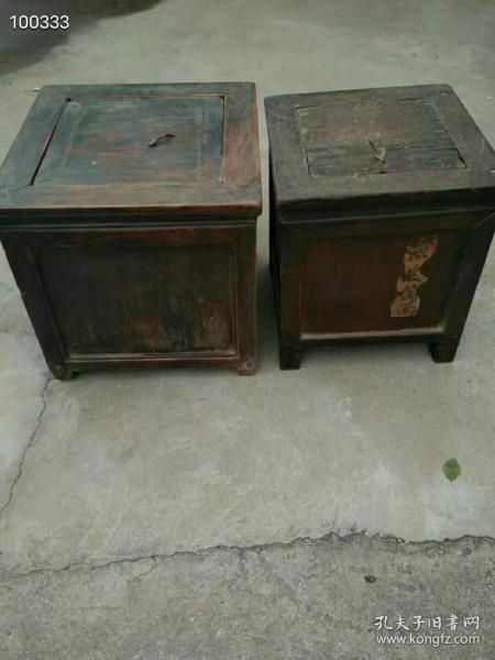 10_拆迁偶得清代榆木老钱柜一对，全品保存完好，皮克老辣，包浆浓厚，正常使用，漂亮精致，大尺寸56×56×55    小尺寸48×48×54    收藏使用价值非常好，全部保真包老，品相如图！