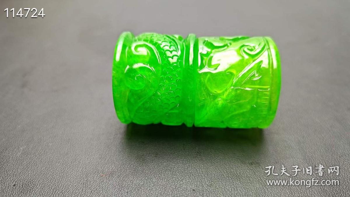 顶级龙石种帝王绿翡翠扳指一对，水头超好，超级完美.