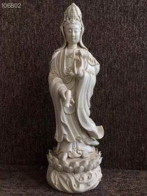 145_清代德化瓷菩萨一尊，精工雕塑而成，神态自然安详，形象逼真栩栩如生！色彩纯正细腻温润如玉！品相一流！1_Bc3QLW