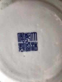 74_大清乾隆矾红釉高浮雕瓷塑葫芦瓶一对，荷花锦鲤，阖家幸福年年有余，古人美好的愿望，寓意深远，色彩斑斓靓丽，做工极为精致，复杂精细，精美灵动大气高贵，官窑，十分罕见，保存完好，包老到代，大开门老货！1