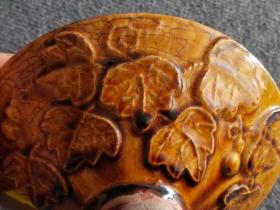 60_宋代开片大斗碗
器型规整,品相一流