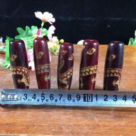 45_精美龙纹玛瑙天珠，包浆均匀自然，皮壳老辣，保存完整无残缺，品相如图。喜欢联系。
