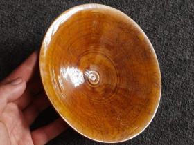 60_宋代开片大斗碗
器型规整,品相一流