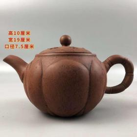 82_紫砂壶一把，器型规整，品相端正，做工精致，纯手工制作，包浆浑厚，保存完好，喜欢的朋友联系。