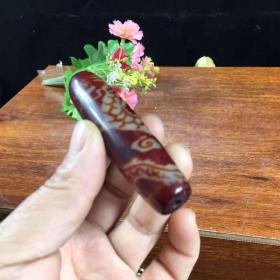 45_精美龙纹玛瑙天珠，包浆均匀自然，皮壳老辣，保存完整无残缺，品相如图。喜欢联系。