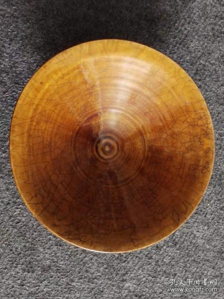 60_宋代开片大斗碗
器型规整，品相一流