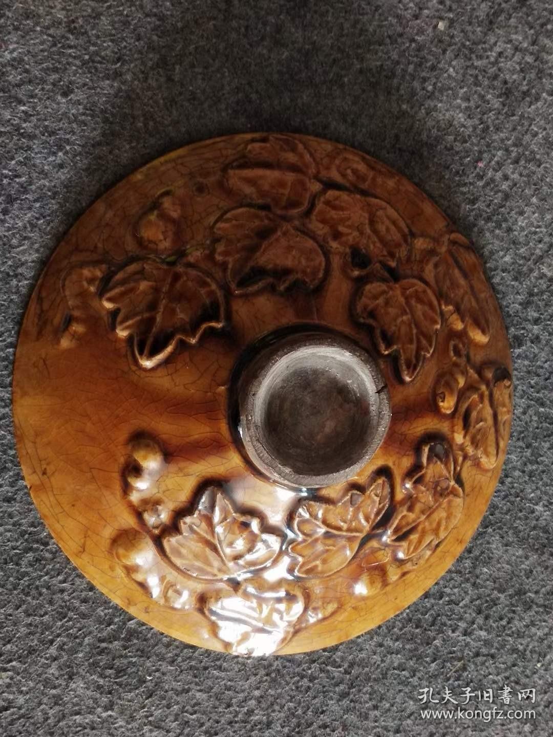 60_宋代开片大斗碗
器型规整，品相一流