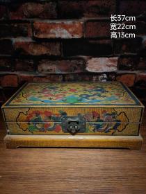 145_清代龙纹楠木漆器官盒