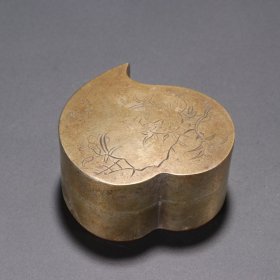 旧藏 铜刻石榴心形墨盒。