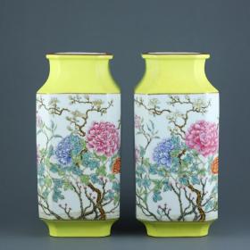 清乾隆-粉彩牡丹花蝶纹八方瓶