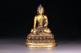 藏传 铜鎏金药师佛像。此尊药师佛坐像以精铜所制
