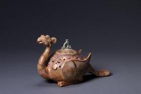 旧藏：汉代铜镶玉凤鸟熏炉。