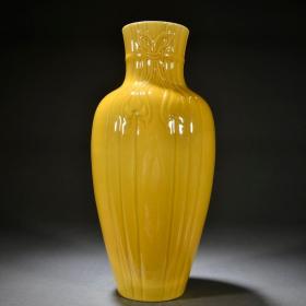 清 黄釉菱形包袱瓶 1