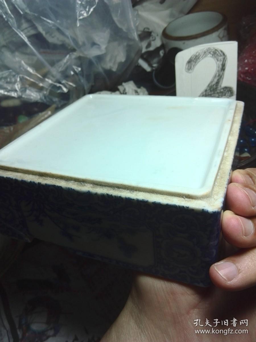 盒子。。店铺地摊玉器木头杂项各种，欢迎看看，价格优惠，老海黄紫檀沉香檀香红木，和田籽料明代清代古代老玉古玉。。收货7天内无理由包退，老的也包退，退货买家要负担往返快递运费。