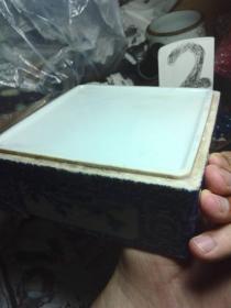 盒子。。店铺地摊玉器木头杂项各种，欢迎看看，价格优惠，老海黄紫檀沉香檀香红木，和田籽料明代清代古代老玉古玉。。收货7天内无理由包退，老的也包退，退货买家要负担往返快递运费。