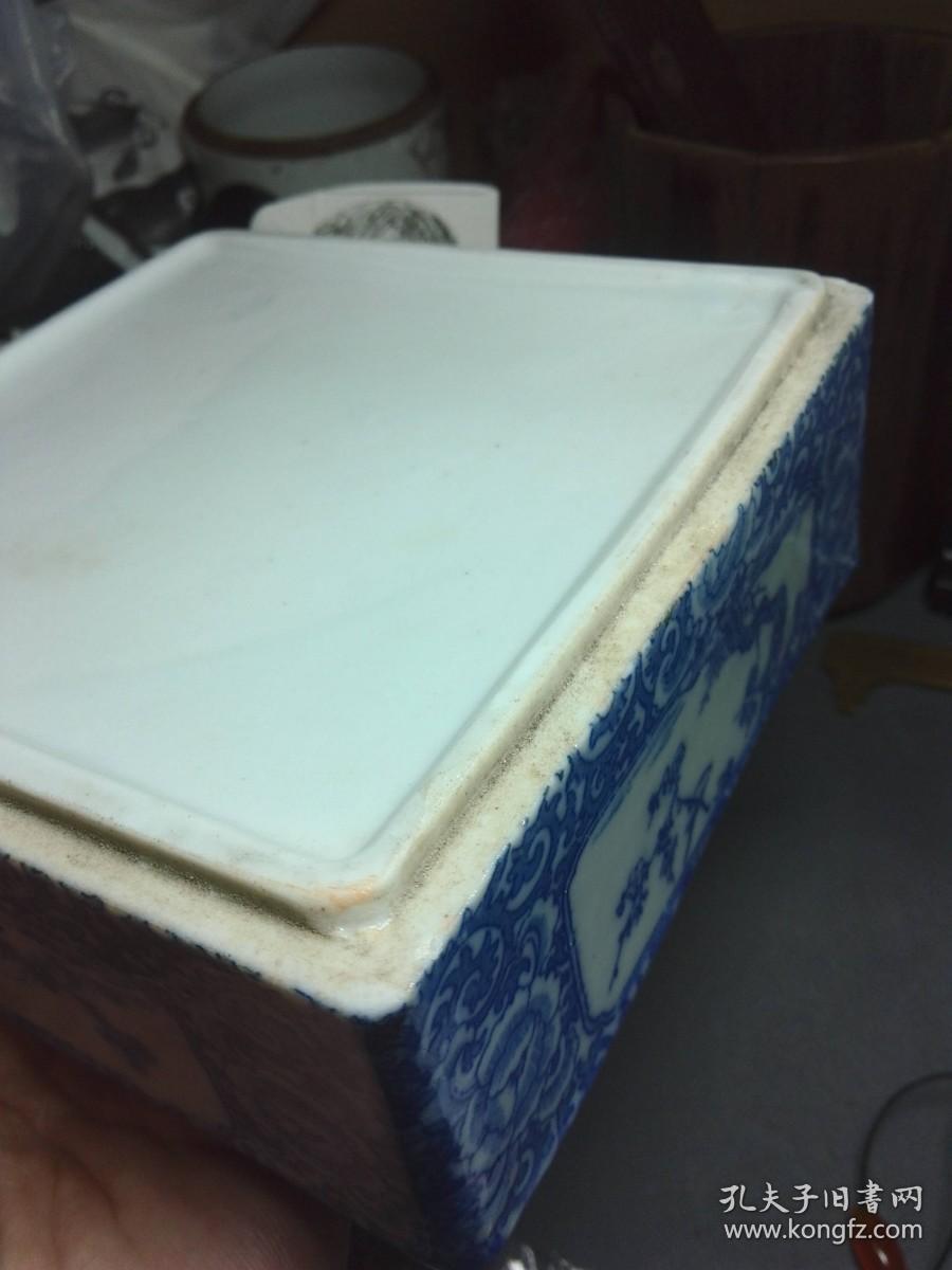 盒子。。店铺地摊玉器木头杂项各种，欢迎看看，价格优惠，老海黄紫檀沉香檀香红木，和田籽料明代清代古代老玉古玉。。收货7天内无理由包退，老的也包退，退货买家要负担往返快递运费。