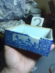 盒子。。店铺地摊玉器木头杂项各种，欢迎看看，价格优惠，老海黄紫檀沉香檀香红木，和田籽料明代清代古代老玉古玉。。收货7天内无理由包退，老的也包退，退货买家要负担往返快递运费。