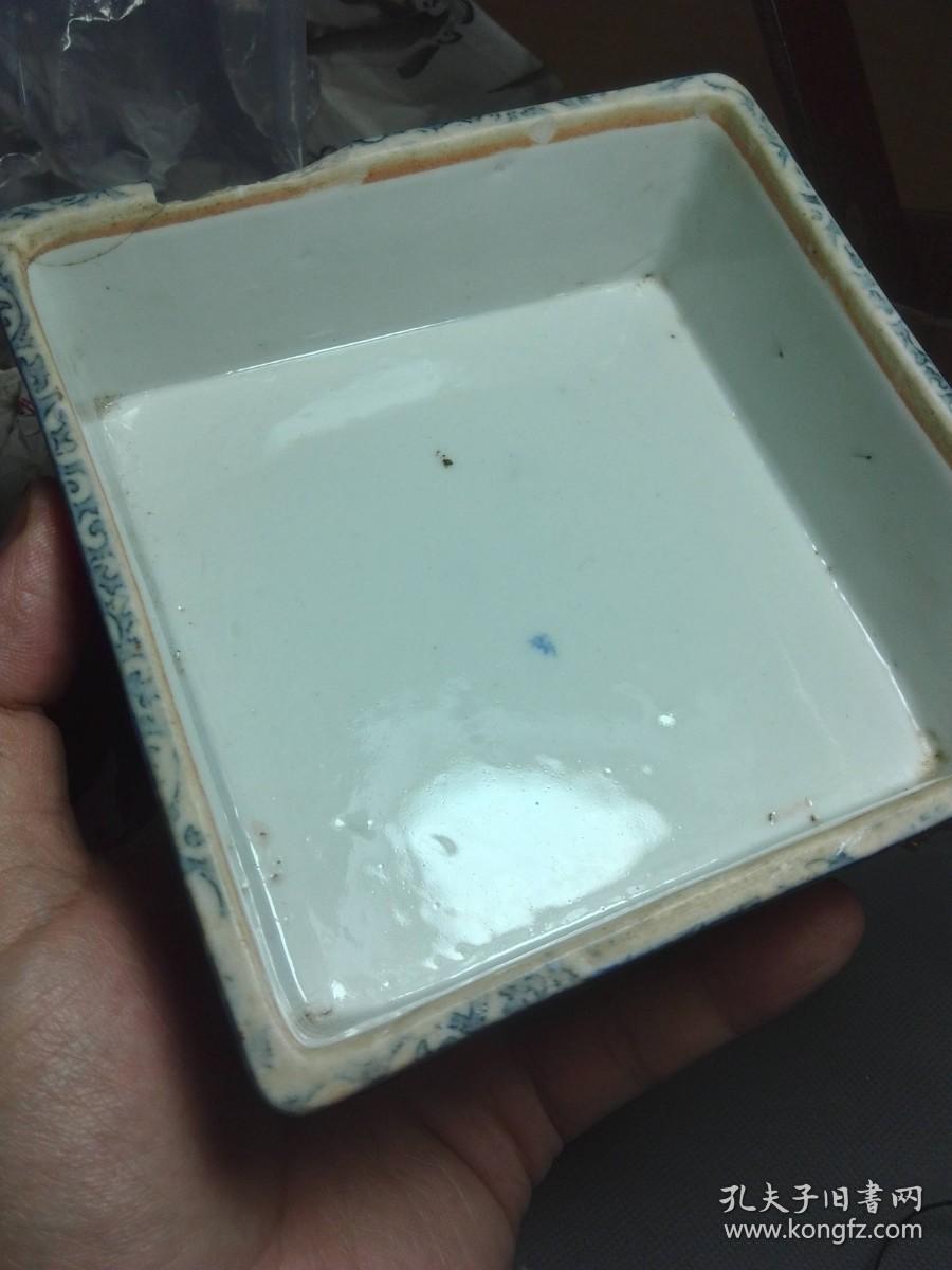 盒子。。店铺地摊玉器木头杂项各种，欢迎看看，价格优惠，老海黄紫檀沉香檀香红木，和田籽料明代清代古代老玉古玉。。收货7天内无理由包退，老的也包退，退货买家要负担往返快递运费。