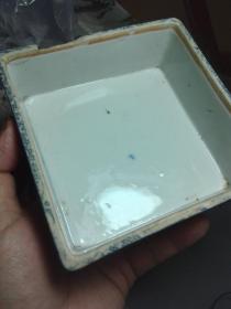 盒子。。店铺地摊玉器木头杂项各种，欢迎看看，价格优惠，老海黄紫檀沉香檀香红木，和田籽料明代清代古代老玉古玉。。收货7天内无理由包退，老的也包退，退货买家要负担往返快递运费。