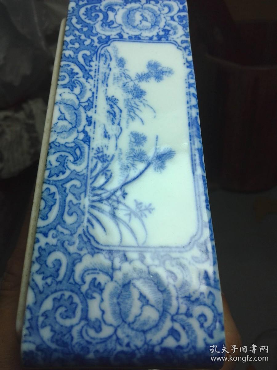 盒子。。店铺地摊玉器木头杂项各种，欢迎看看，价格优惠，老海黄紫檀沉香檀香红木，和田籽料明代清代古代老玉古玉。。收货7天内无理由包退，老的也包退，退货买家要负担往返快递运费。