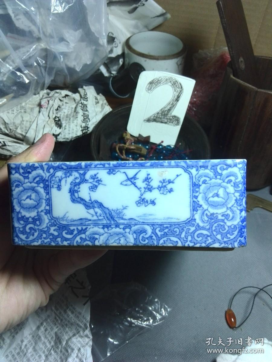 盒子。。店铺地摊玉器木头杂项各种，欢迎看看，价格优惠，老海黄紫檀沉香檀香红木，和田籽料明代清代古代老玉古玉。。收货7天内无理由包退，老的也包退，退货买家要负担往返快递运费。