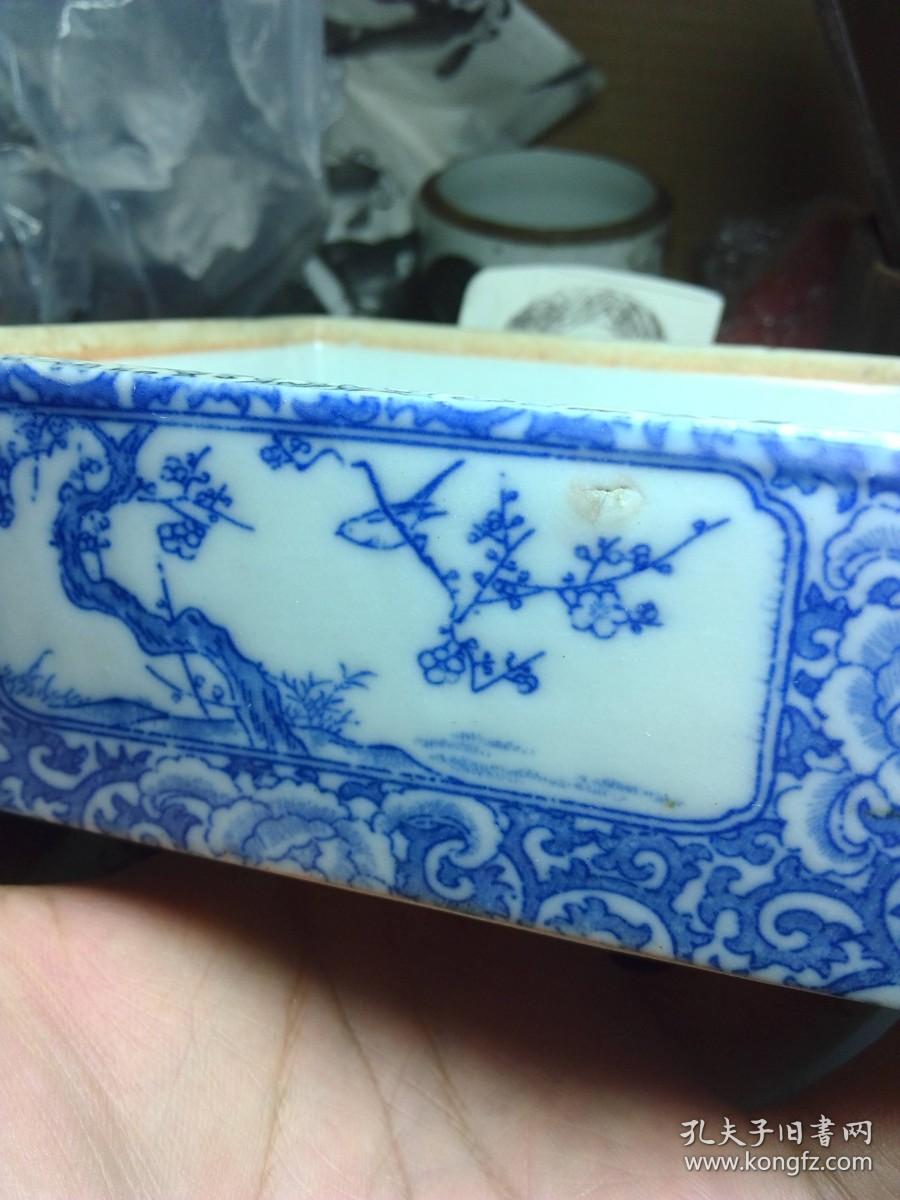 盒子。。店铺地摊玉器木头杂项各种，欢迎看看，价格优惠，老海黄紫檀沉香檀香红木，和田籽料明代清代古代老玉古玉。。收货7天内无理由包退，老的也包退，退货买家要负担往返快递运费。