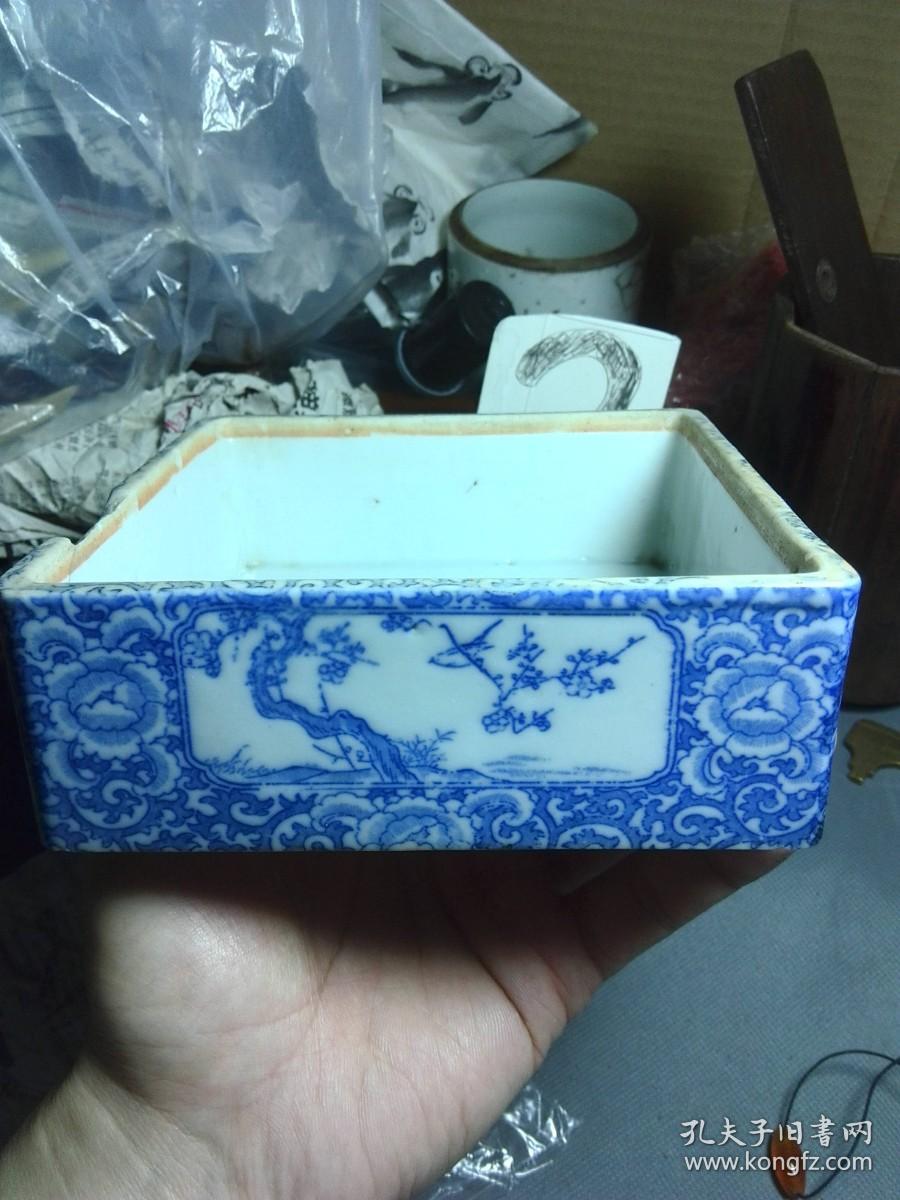 盒子。。店铺地摊玉器木头杂项各种，欢迎看看，价格优惠，老海黄紫檀沉香檀香红木，和田籽料明代清代古代老玉古玉。。收货7天内无理由包退，老的也包退，退货买家要负担往返快递运费。