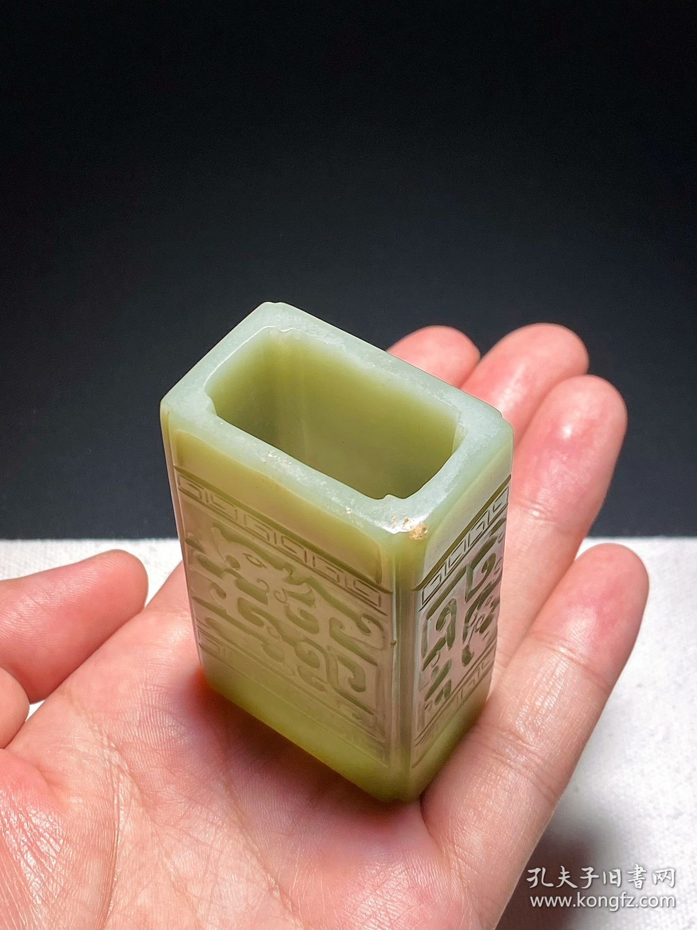 清乾隆 和田玉籽料 青黄玉 夔龙纹 方笔筒 花插 摆件