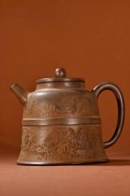 旧藏 紫砂老料山水意境茶壶。