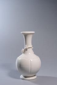 清代 德化白瓷螭龙瓶