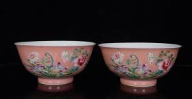 清雍正 粉彩花卉纹瓷碗一对。