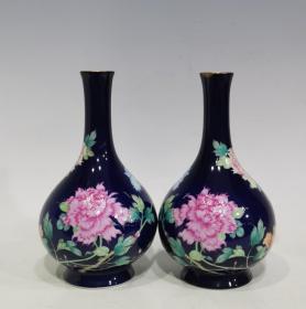 大清雍正年制，霁蓝釉珐琅彩花卉瓶
