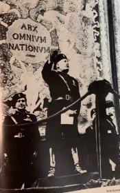 Mussolini  墨索里尼传      布脊精装  书脊刷银   插图版  毛边本   此书有中文版
