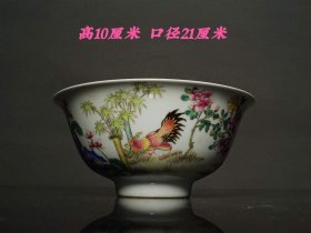 粉彩鸡纹大碗，