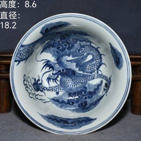 旧藏回流清代过墙龙纹青花碗。 高度：8.6厘米直径：18.2厘米