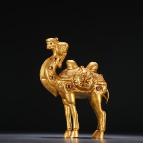 清代 银鎏金骆驼摆件。