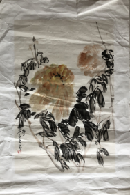 老泉国画花鸟尺寸：90*60cm老泉，本名郭松泉，军旅画家。中国美术家协会会员，中国少数民族美术促进会会员。 
师从霍春阳先生、范扬先生，先后就读于晋中师专美术系、天津美术学院中国画专业、中国艺术研究院研究生院、中国国家画院范扬工作室。主攻山水、人物兼写花鸟.