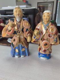 日本购回： 九谷烧，九谷八幡窑立彩重金高砂夫妇，雕像，摆件，爱情白头偕老象征，寓意长命百岁（缺手中的工具）