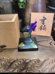 日本购回：日本佛家禅宗出品 《大本山增上寺书镇》鎏金铜书镇，文镇，与大师秦蔵六同款铜文镇，鸡头纽印式，铜鎏金镇纸，文房用具。 摆件，置物，带纪念款。底长宽5cm，高5.5cm，重285克。有原桐木盒