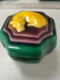 日本购回：日本高级香道具--乐烧干支生肖牛，黄绿紫交趾釉香盒