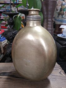 日本购回：早期镀金铝水壶、酒壶（有很大的磕碰凹陷、老物件、介意勿拍）