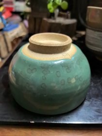 日本购回：日本高级茶道具，绿釉窑变抹茶碗、 里面开片工艺，底部有款，柴烧手作