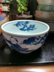 日本购回：日本高级茶道具，青花手绘婴戏图抹茶碗，内外满绘，底部有款“定窑”， 非常漂亮，年代物，有一个鸡爪纹，介意勿拍