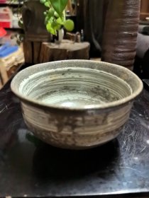 日本购回：日本高级茶道具，茶碗、刷毛目抹茶碗、 底部有款 ，柴烧手作 ，老物件