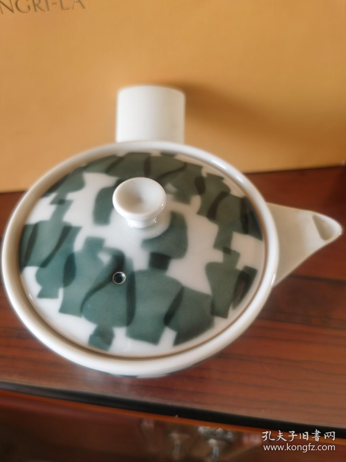 日本茶道具 ：日本白瓷绿釉横手急须壶、虎山款手作侧把壶，瓷质白皙通透，细腻光滑，全新未用过（盖子里有暗刻款虎山）