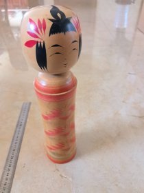 日本购回：日本木雕手绘山水传统木偶乡土玩具 日本人形 飾り 茶室置物木雕摆件，芥子娃娃，纯手绘，很高30多公分，底部有款