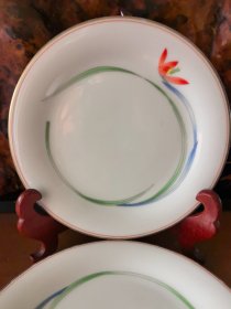 日本购回：日本御用瓷，皇家御用香兰社　皇室帝王白釉兰花金标香兰社茶点盘，赏盘，瓷质超级细腻光滑，一个的价格