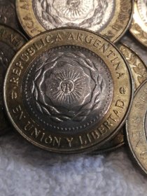 日本购回：阿根廷太阳神幸运之子24mm双色币2比索，美洲外国硬币钱币
