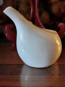 日本购回：英国名瓷 Royal Doulton皇家道尔顿 精骨瓷 分茶器，公道杯 奶缸 釉色温润细腻，瓷质是比骨质更高一级的精骨瓷。